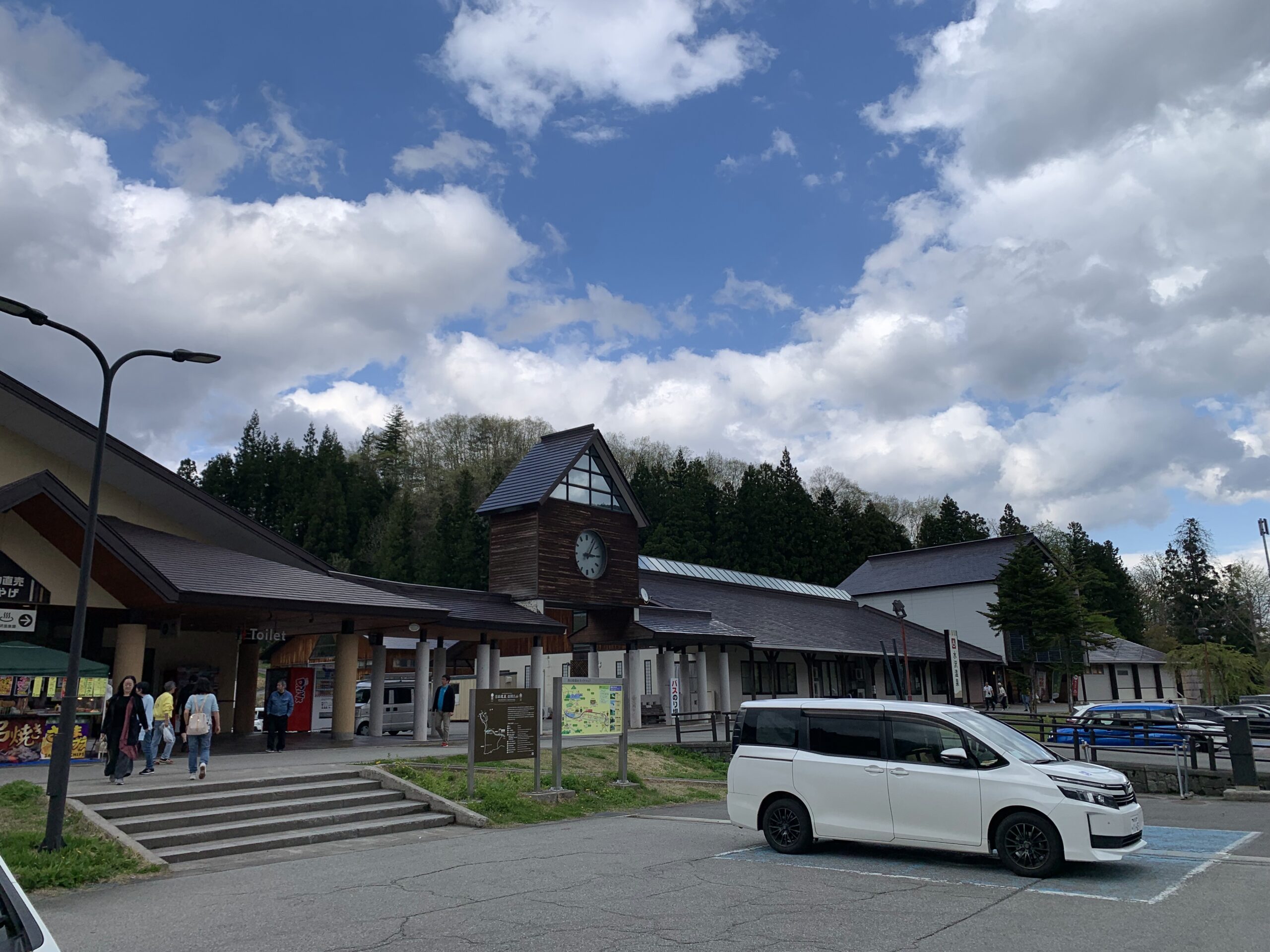 車中泊おすすめ度ＡA】道の駅 にしかわ（山形県西村山郡西川町）温泉施設あり、全面フラット！ - VANLIFER.JP